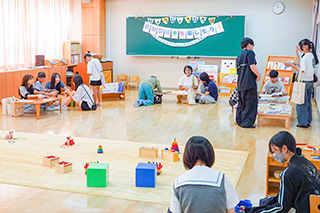 ワークショップ「参加型絵本を楽しもう!~柳城の認定絵本士の養成講座から~」
