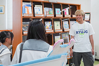 キャンパスツアー「図書館」