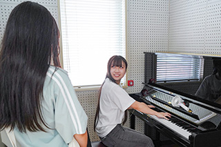 キャンパスツアー「ピアノ個室」
