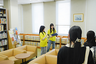 キャンパスツアー「図書館」