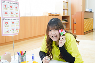 折り紙でカーネーションを作ったよ！