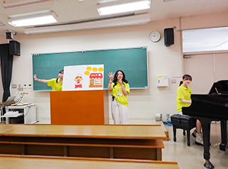 学生によるパネルシアターを披露しました！