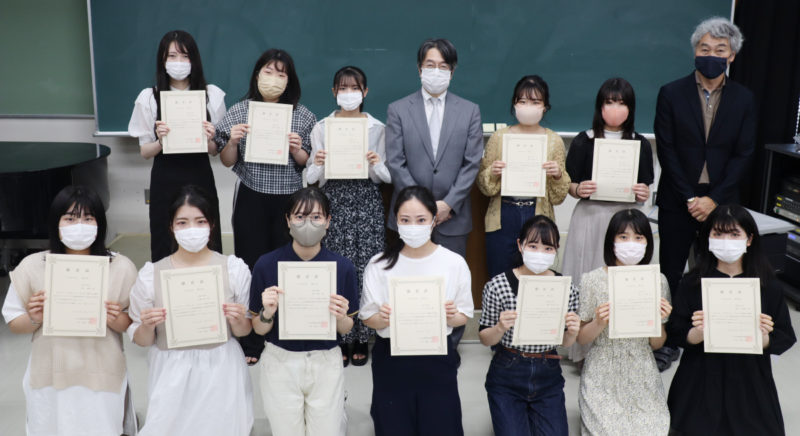 1年次奨励奨学生合同集合写真