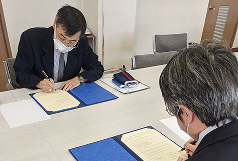 名古屋市立西陵高等学校との高大連携協定書の調印式が行われました