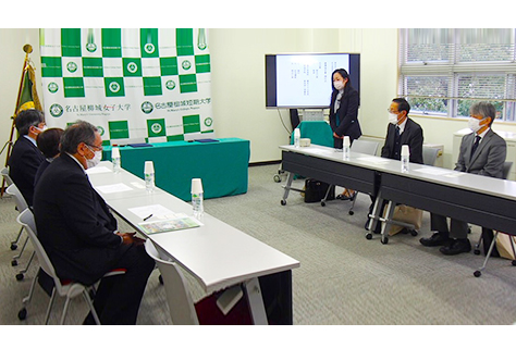 愛知県立瀬戸西高等学校との高大連携協定書の調印式が行われました