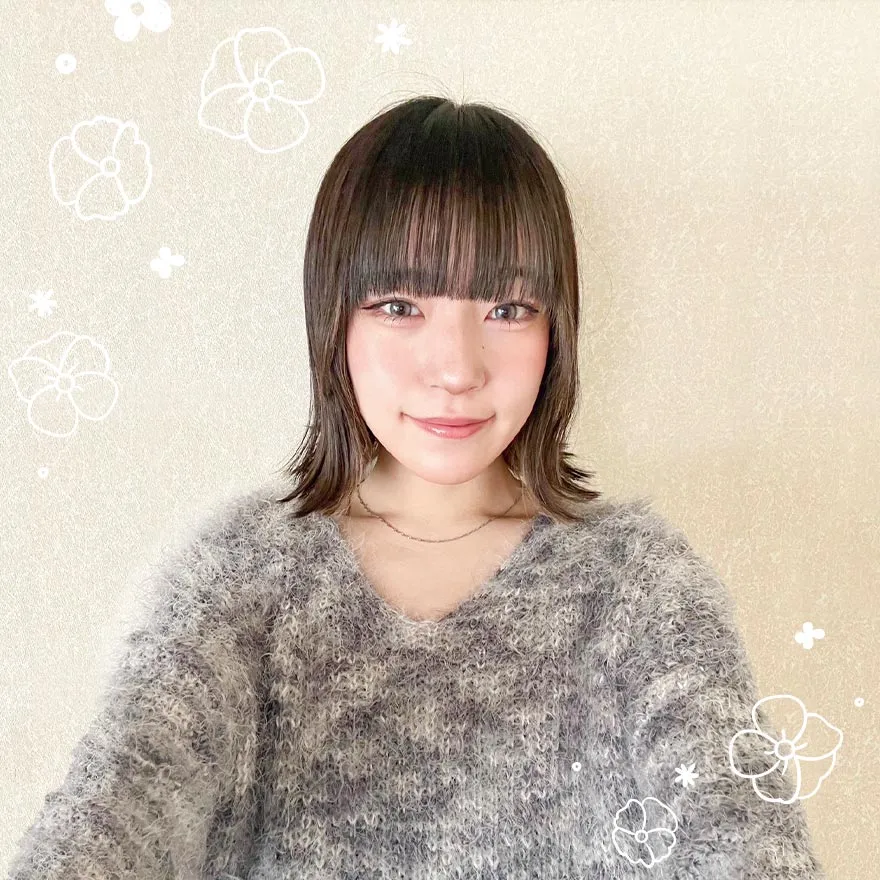 夢をかなえた晴れやかな表情の卒業生のポートレート